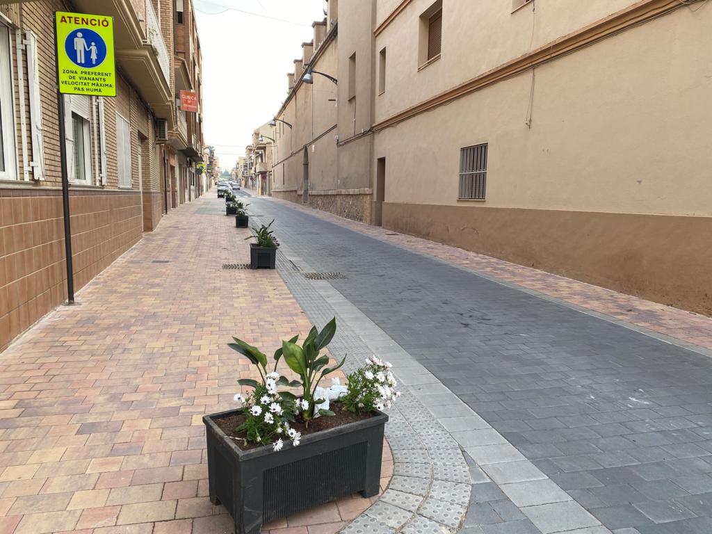 Finalitzen les obres d’empedrat i millora al carrer de Les Eres