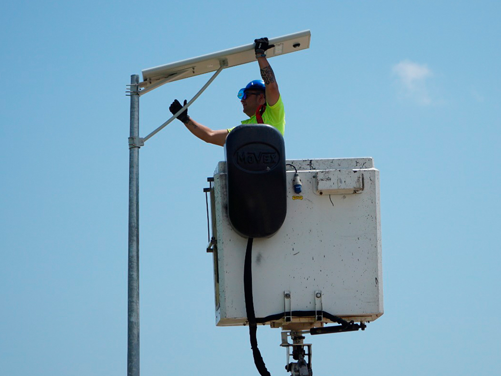 L’Ajuntament completa l’enllumenat del carril bici i de vianants de la zona sud