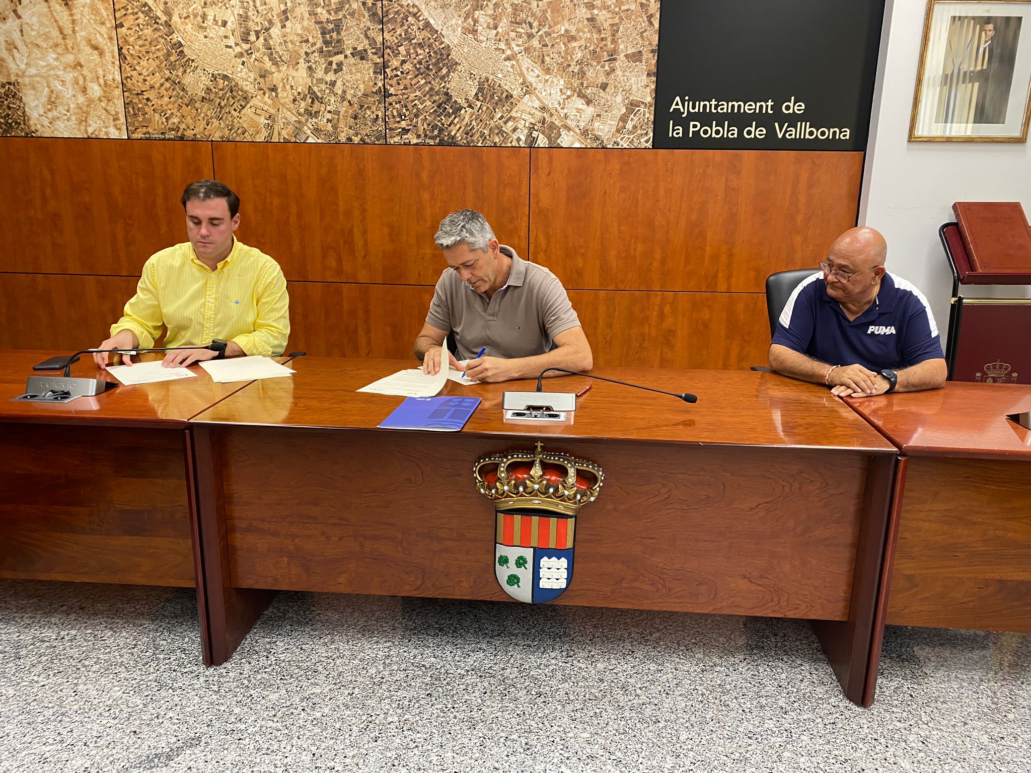 L'Ajuntament i l'Associació de comerciants firmen un conveni de patrocini