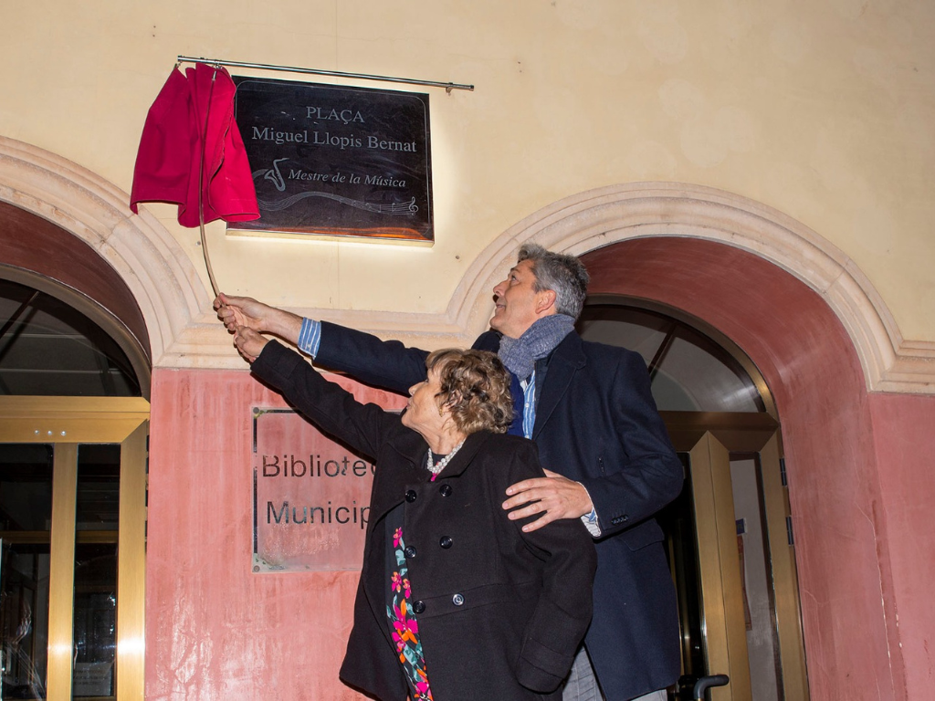 La Pobla de Vallbona dedica la plaça de la cultura al músic Miguel Llopis Bernat