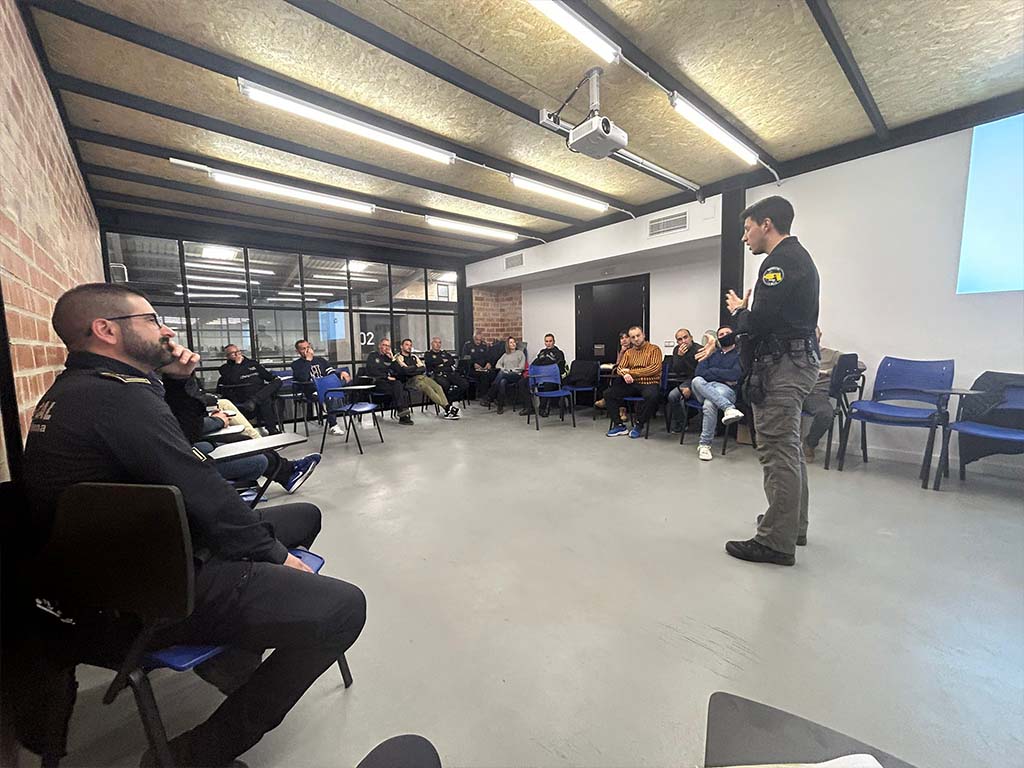 La Policia Local es forma en dispositius electrònics de control