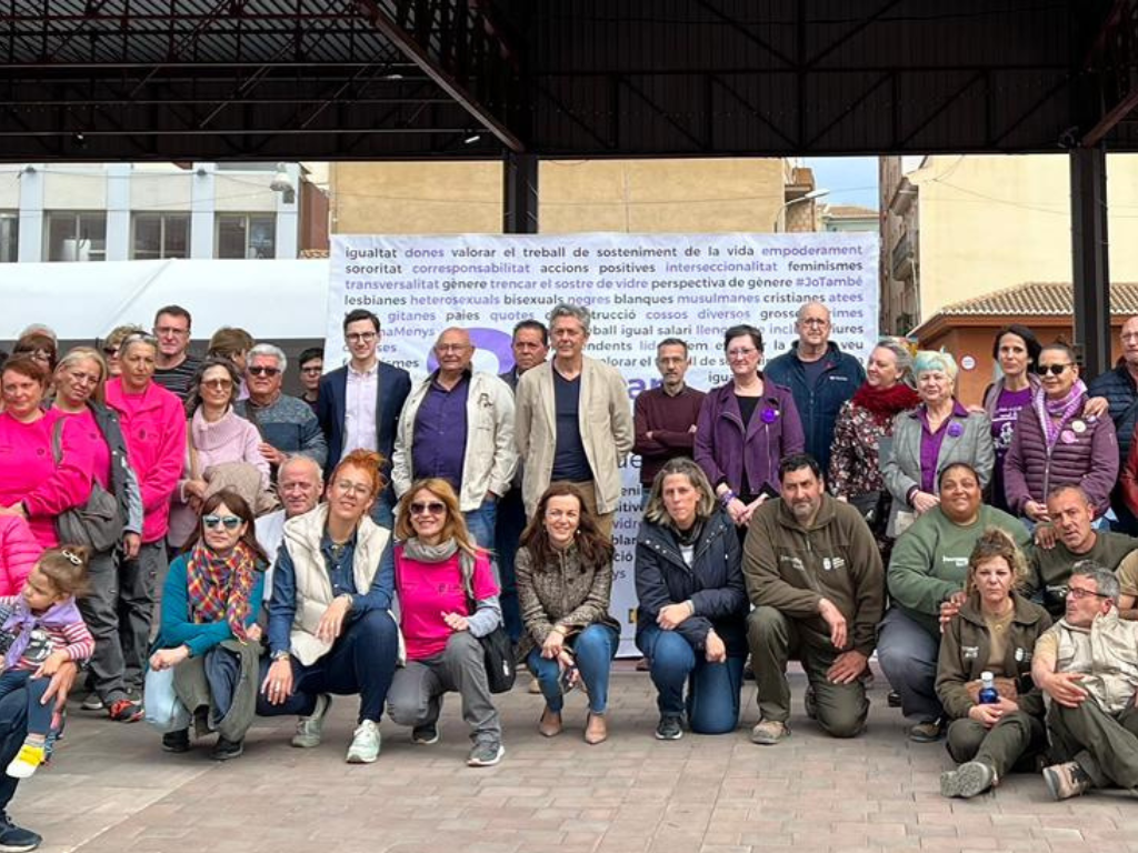 La Pobla de Vallbona es concentra per reivindicar el Dia de la Dona