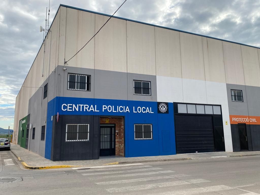 Detingudes 4 persones sospitoses d’intentar entrar a robar en domicili