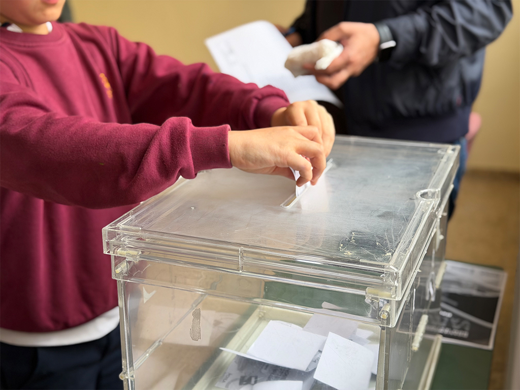 600 alumnes de Primària trien el nom del nou IES de la Pobla de Vallbona