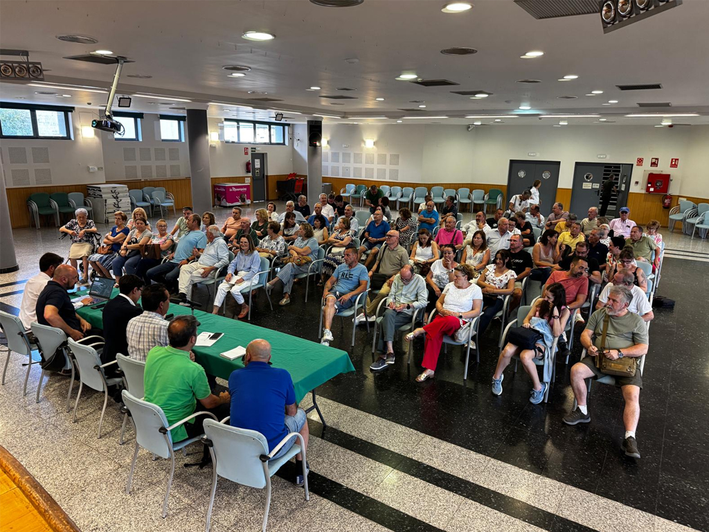 L’Ajuntament reunix el veïnat de l’avinguda Colom per explicar les obres de remodelació de la via